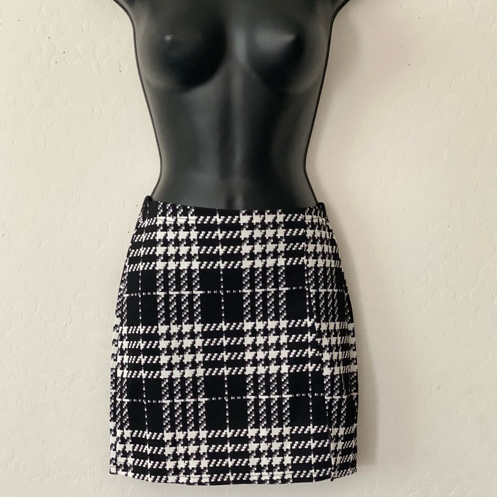 BLACK & White Mini Skirt